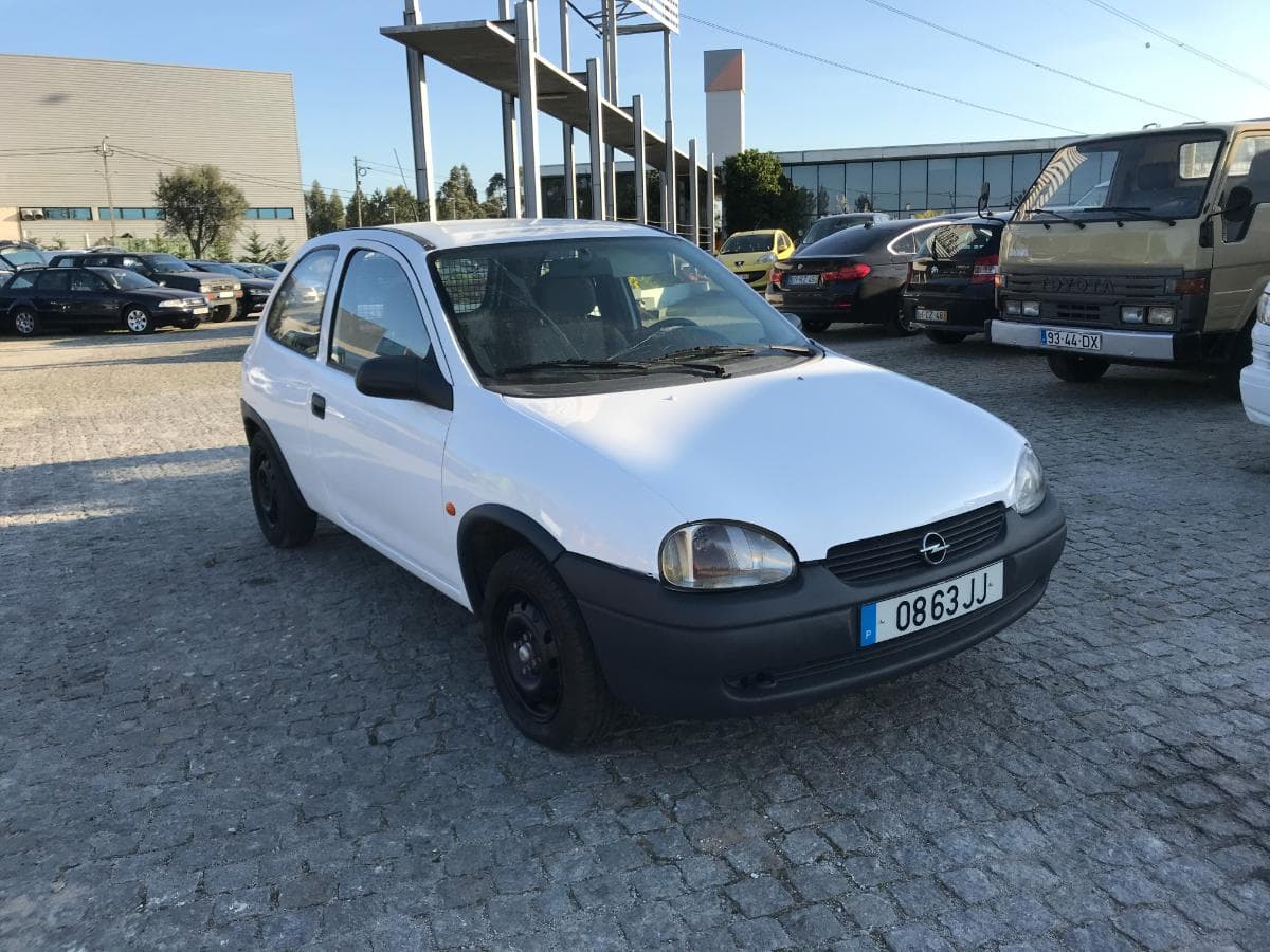 Opel Corsa B 1.7 D · Ano 1998 — imagen 1