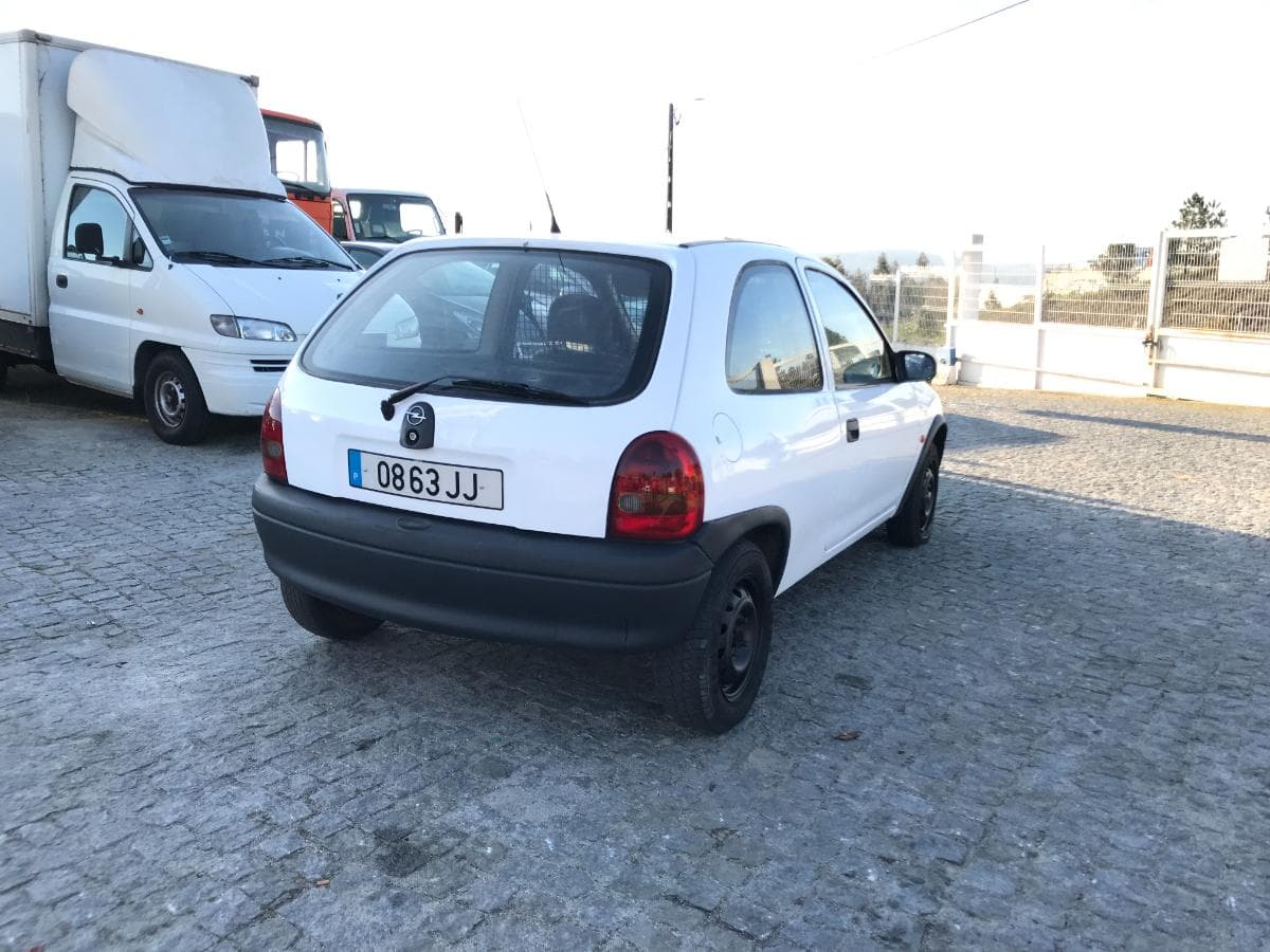 Opel Corsa B 1.7 D · Ano 1998 — imagen 8