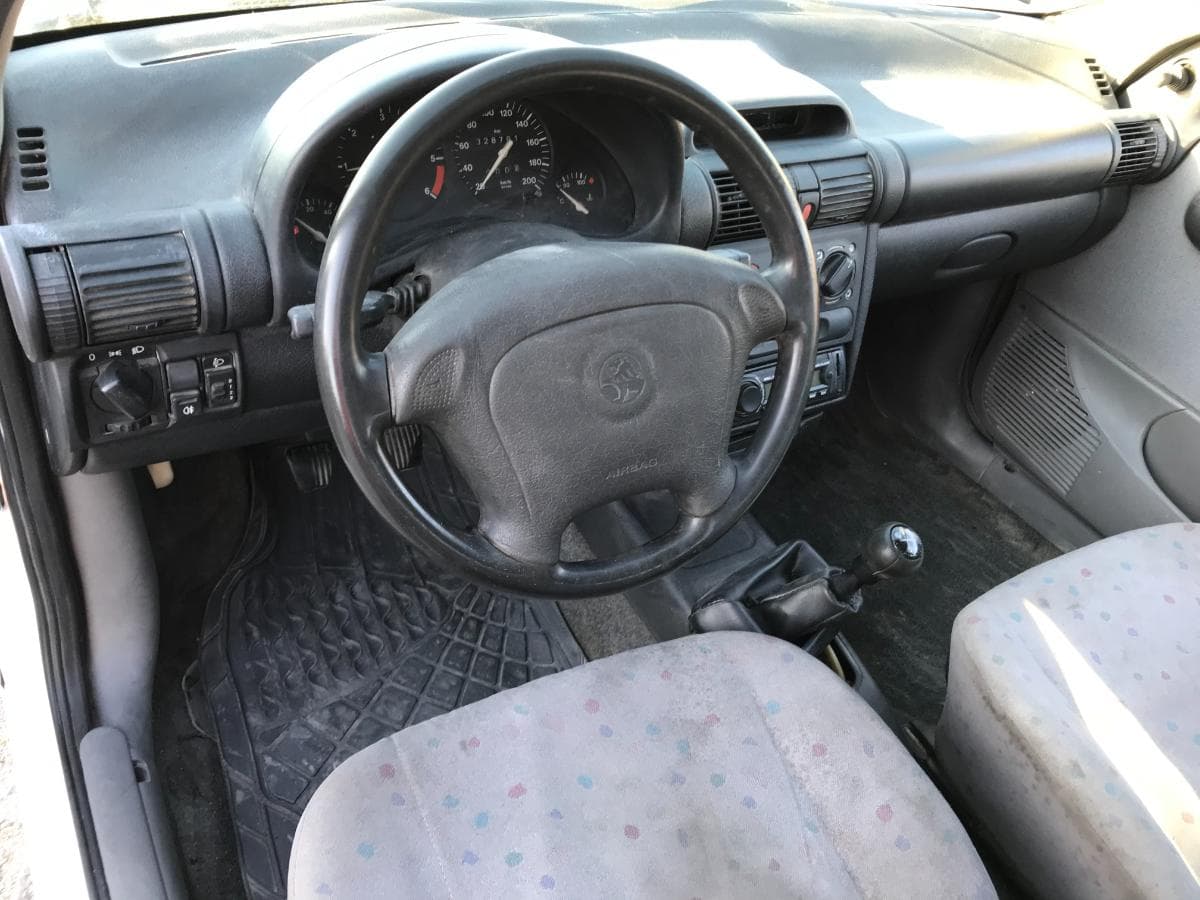 Opel Corsa B 1.7 D · Ano 1998 — imagen 12