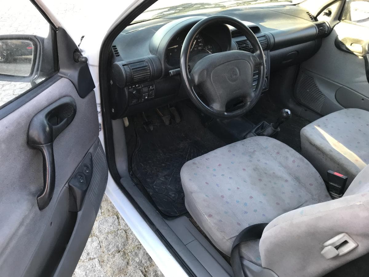 Opel Corsa B 1.7 D · Ano 1998 — imagen 11