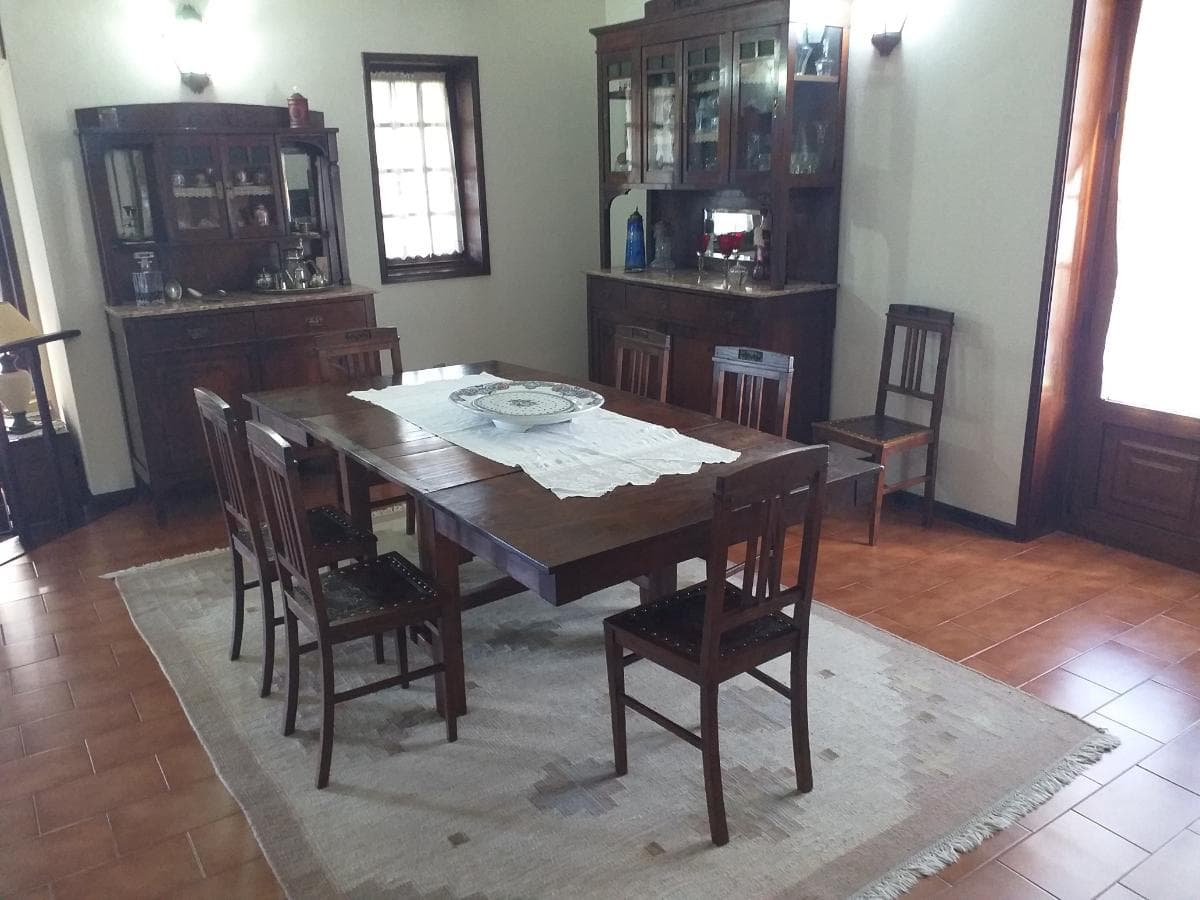 Mobília de sala de jantar e decorativa