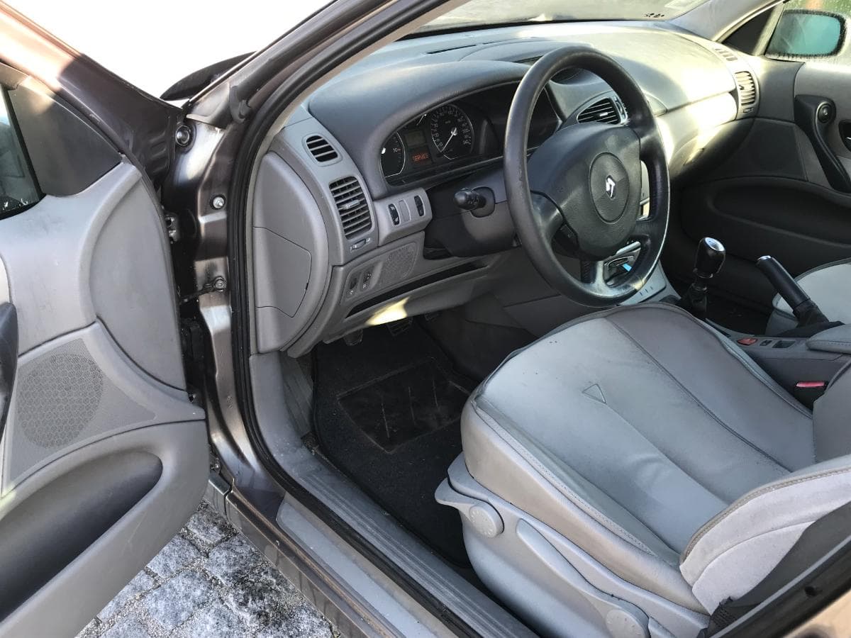 Renault Laguna 1.9DCI · Ano 2002 — imagen 17