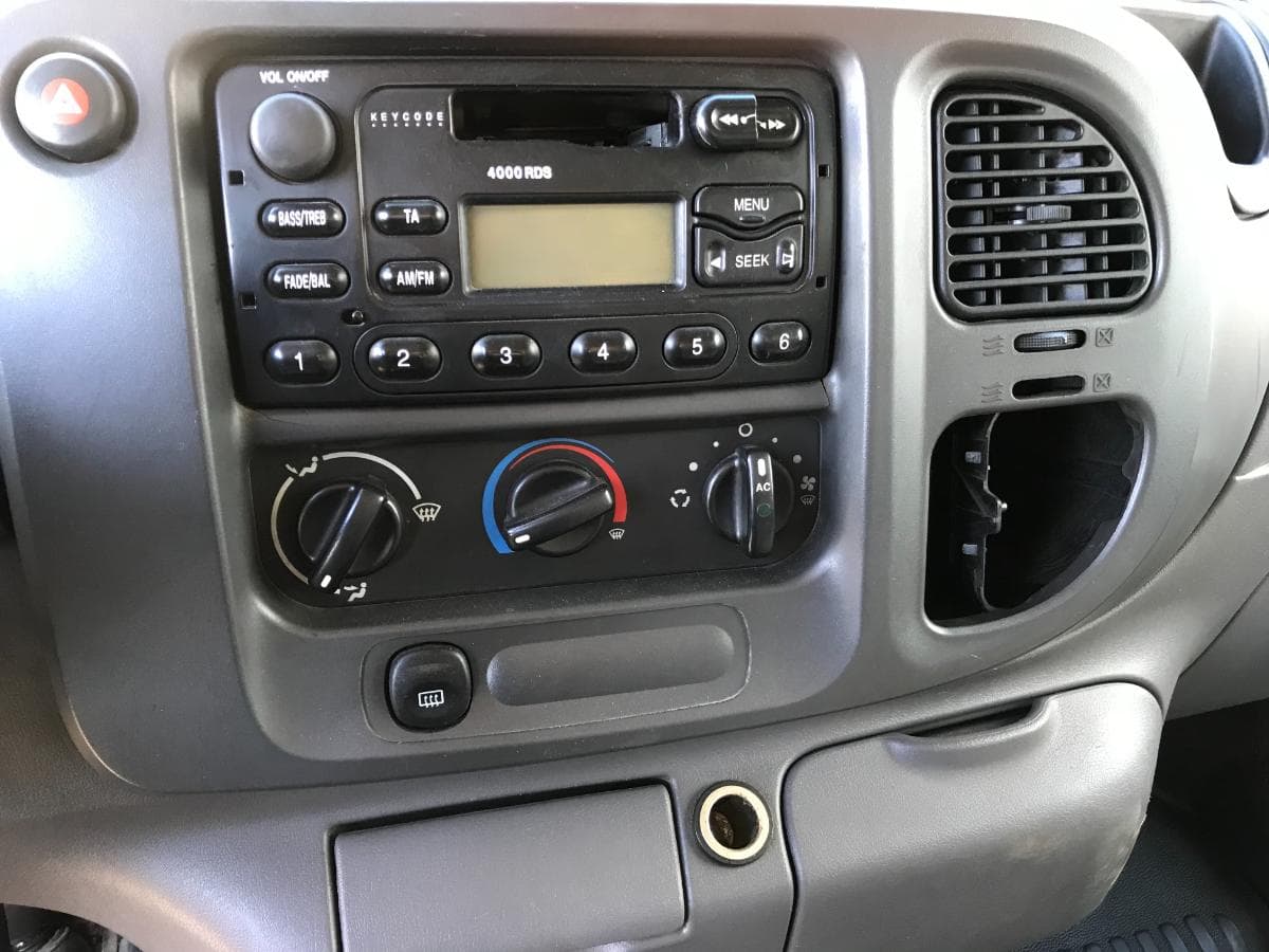 Ford Transit 2.0 D · Ano 2006 — image 22