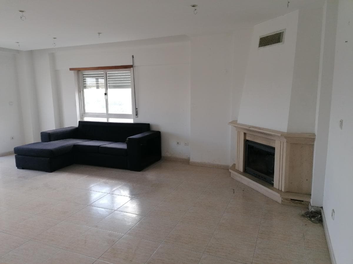 Apartamento T2 c/ 2 Lugares de Garagem · Oeiras — imagem 4