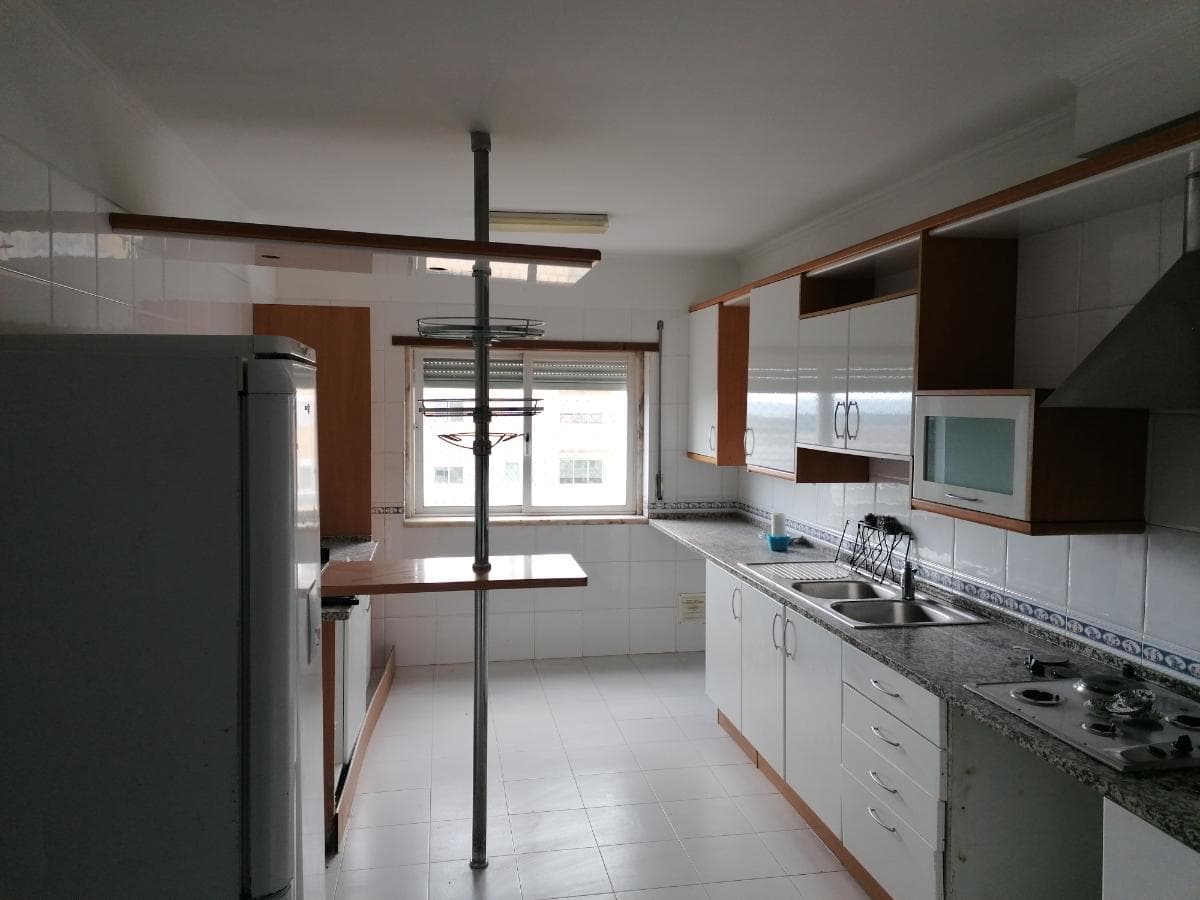 Apartamento T2 c/ 2 Lugares de Garagem · Oeiras — imagem 2