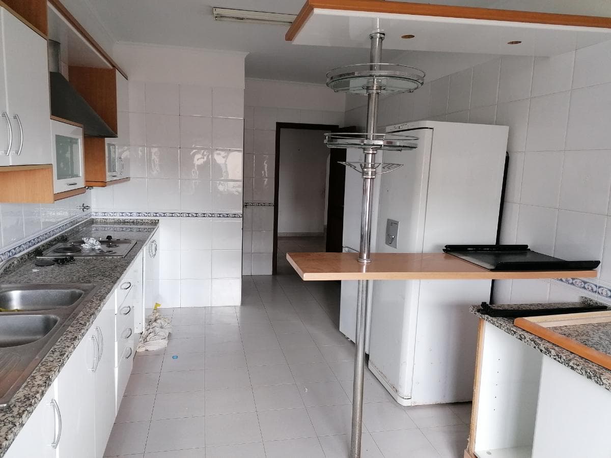 Apartamento T2 c/ 2 Lugares de Garagem · Oeiras — imagem 3