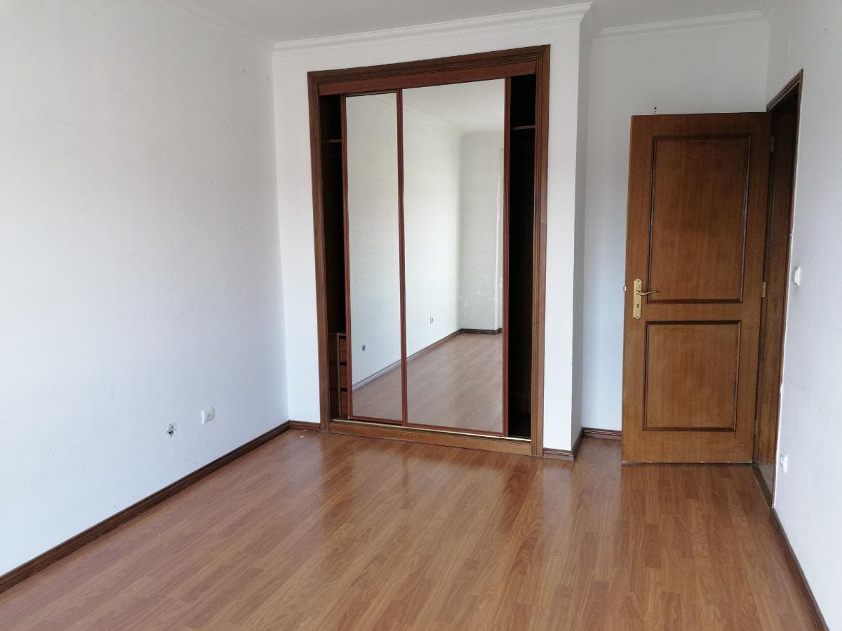 Apartamento T2 c/ 2 Lugares de Garagem · Oeiras — imagem 8