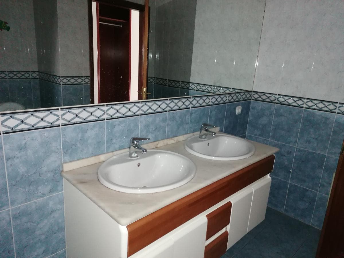 Apartamento T2 c/ 2 Lugares de Garagem · Oeiras — imagem 17
