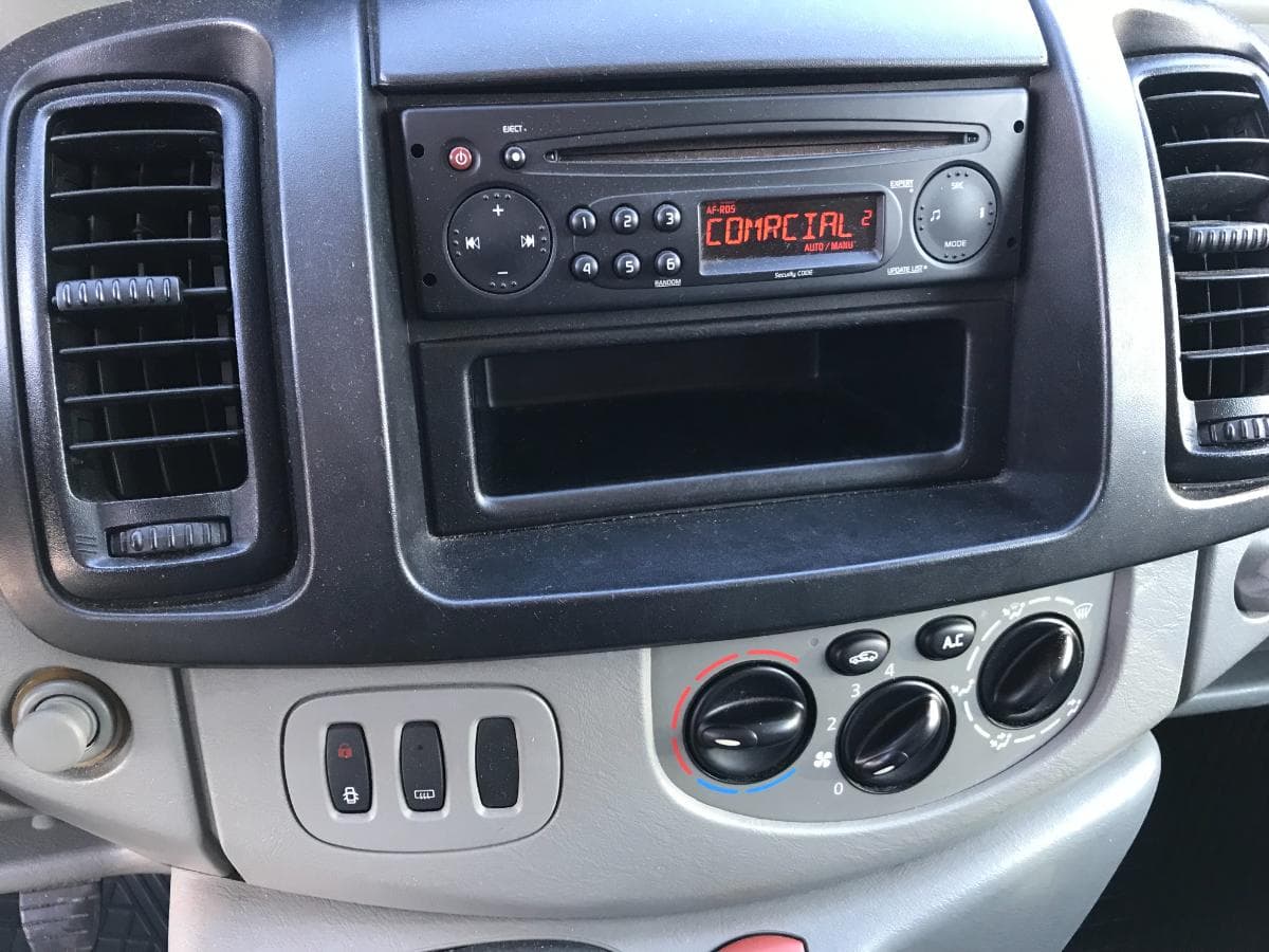 Renault Trafic 1.9DCI · Ano 2006 — imagem 17