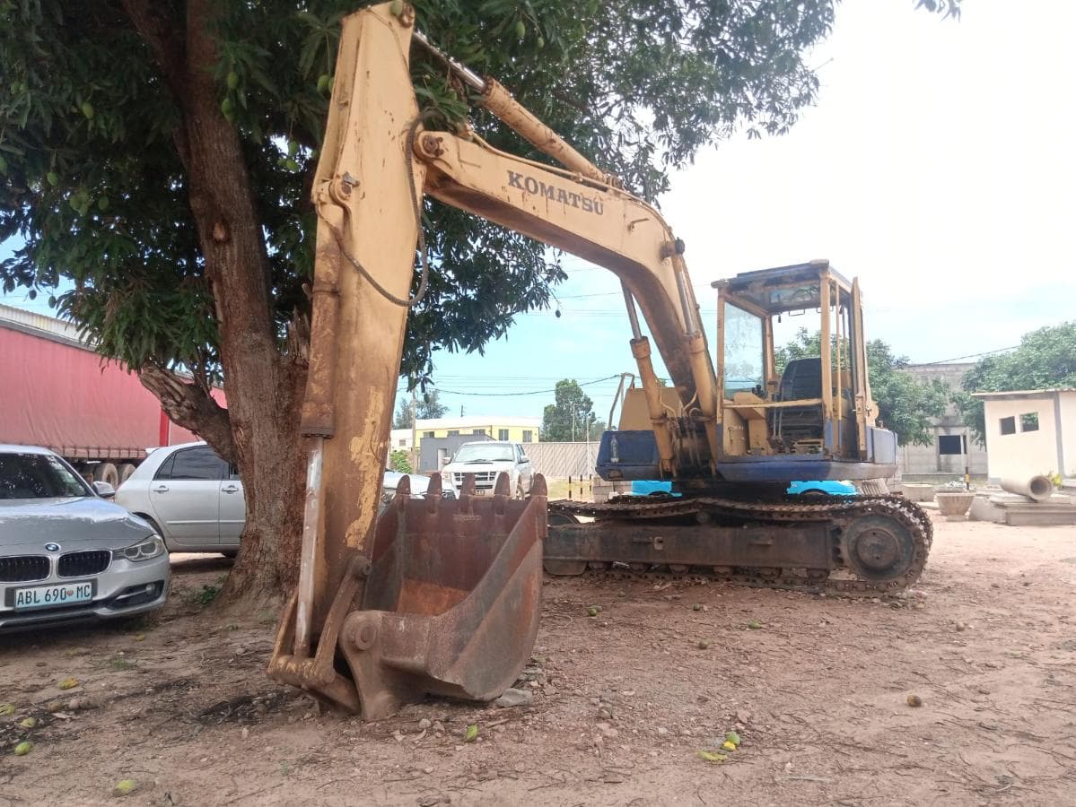 Escavadora Komatsu ·