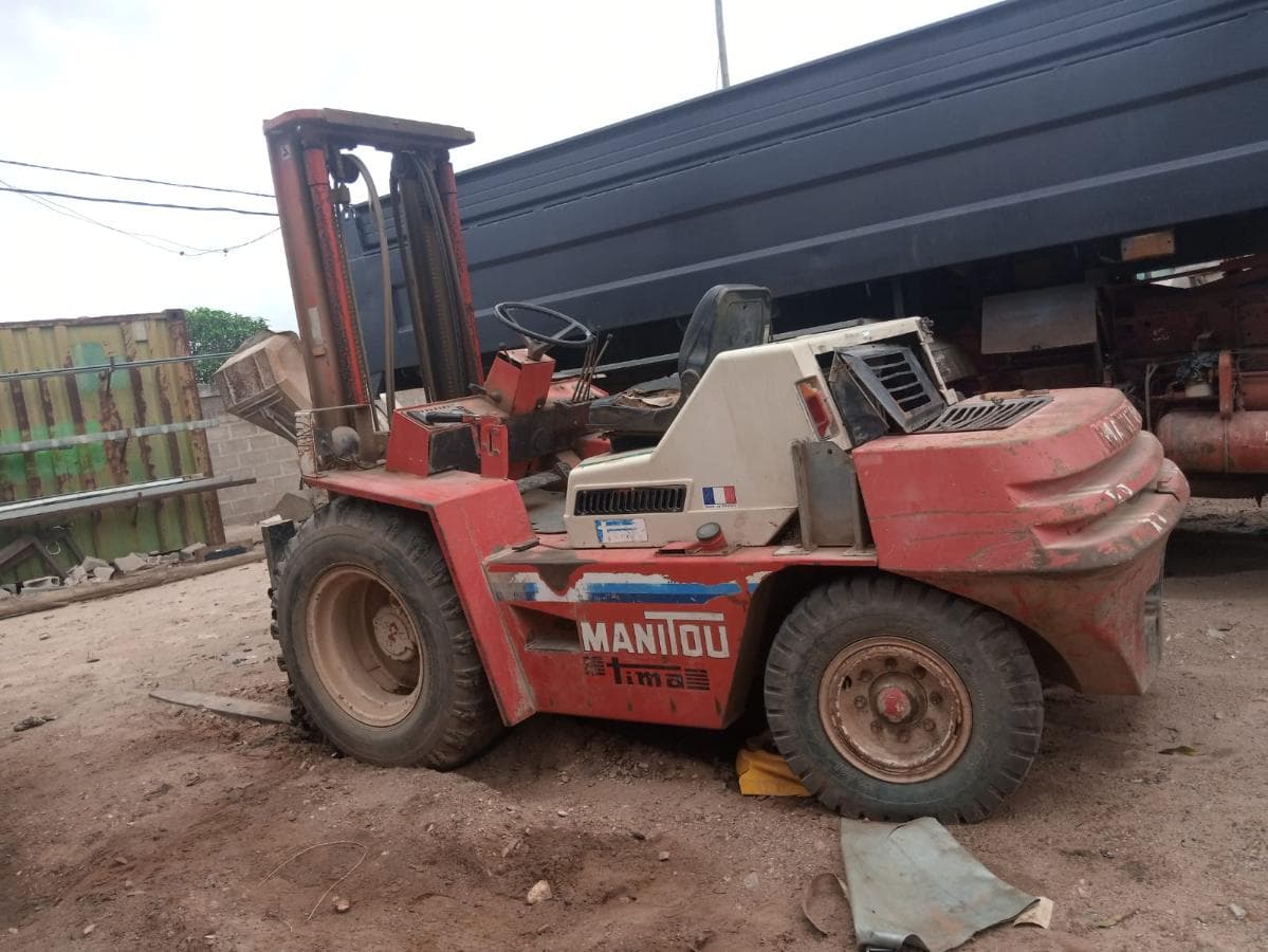 Manitou empilhadeira MCF 30H ·
