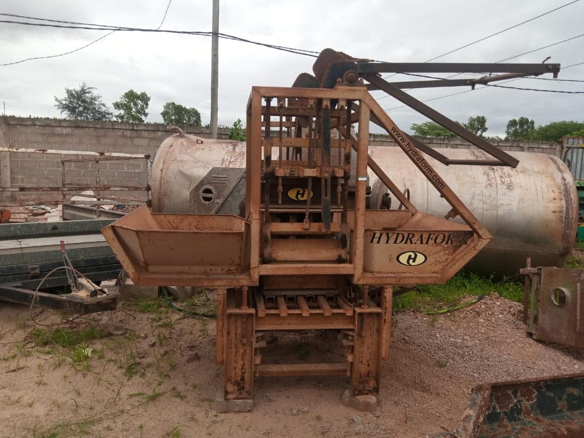 Equipamentos para construção ·