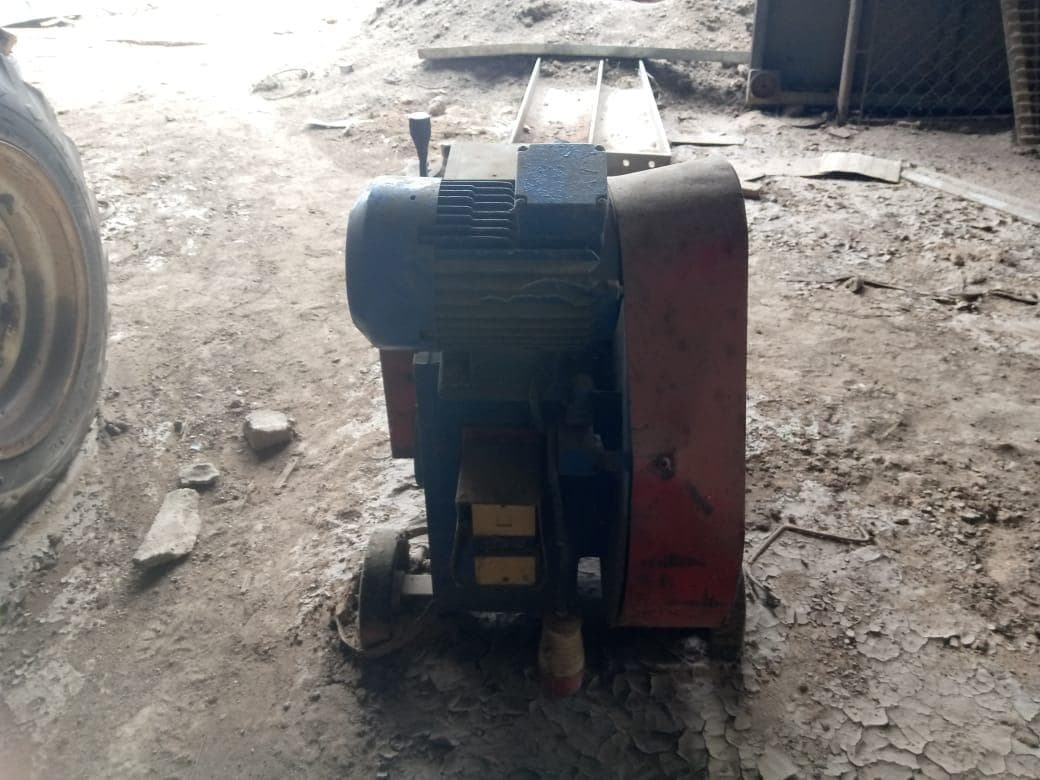 Máquina de cortar ferro · — imagen 2