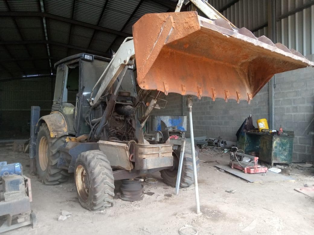 Retroescavadeira marca Terex, ·
