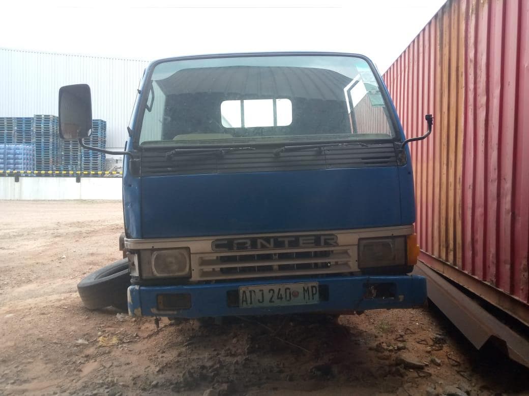Carcaça de Mitsubishi Canter ·