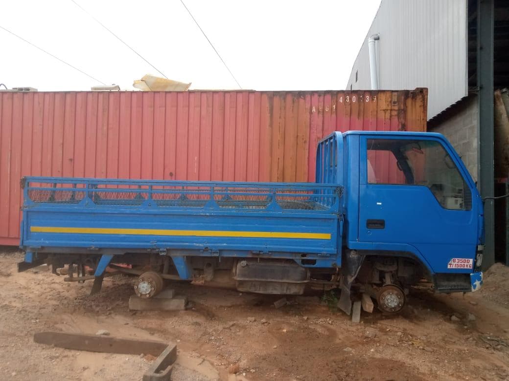 Carcaça de Mitsubishi Canter · — image 2