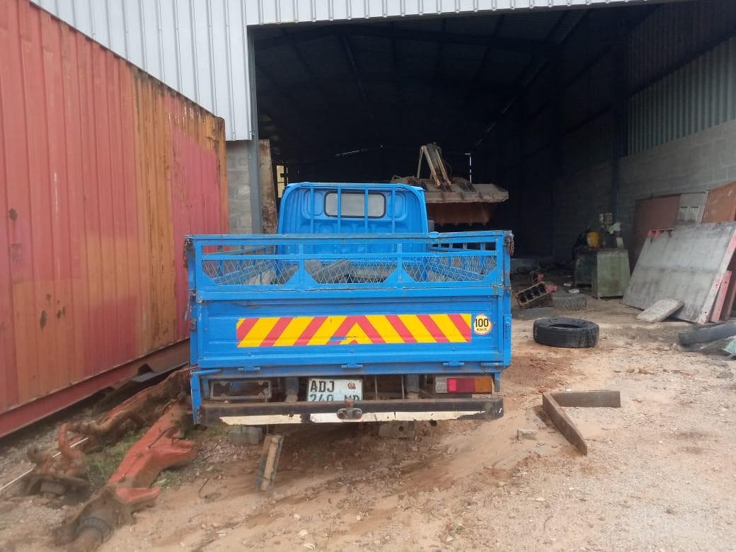 Carcaça de Mitsubishi Canter · — image 3