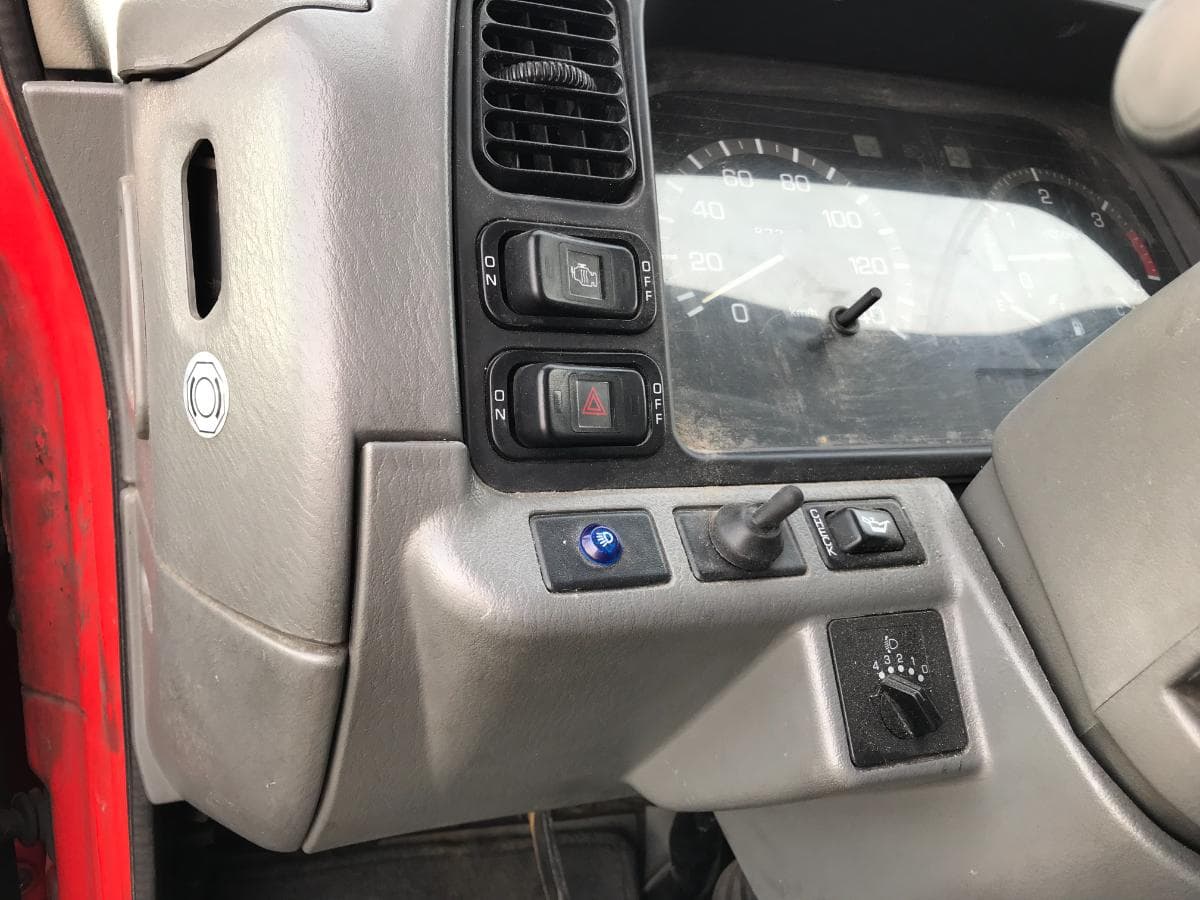 Mitsubishi Canter FE534 Com Plataforma Elevatória · Ano de 2001 — imagen 17
