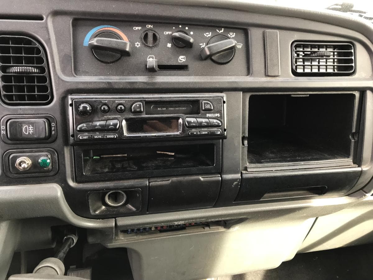 Mitsubishi Canter FE534 Com Plataforma Elevatória · Ano de 2001 — imagen 19