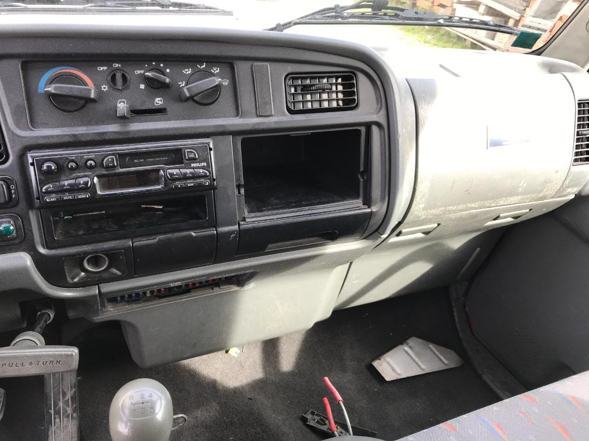 Mitsubishi Canter FE534 Com Plataforma Elevatória · Ano de 2001 — imagen 20