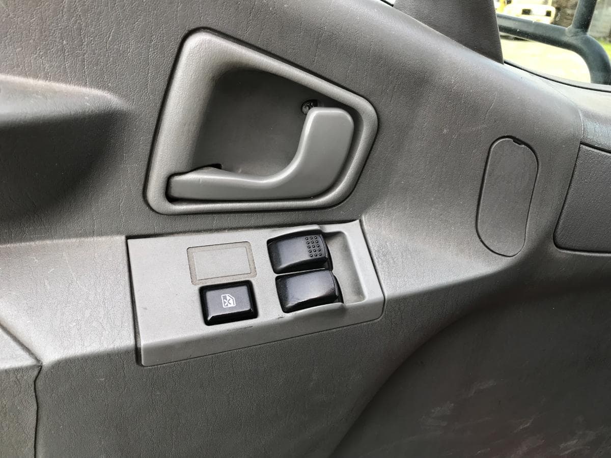 Mitsubishi Canter FE534 Com Plataforma Elevatória · Ano de 2001 — imagen 22