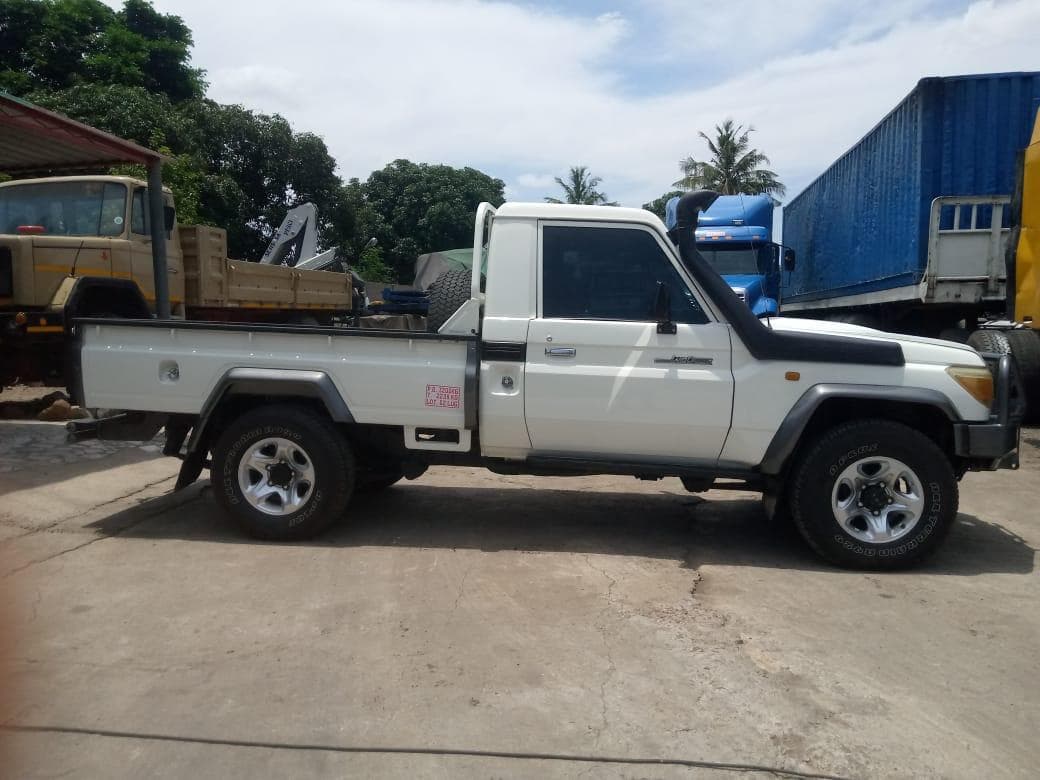 Toyota Land Cruiser · — imagem 8