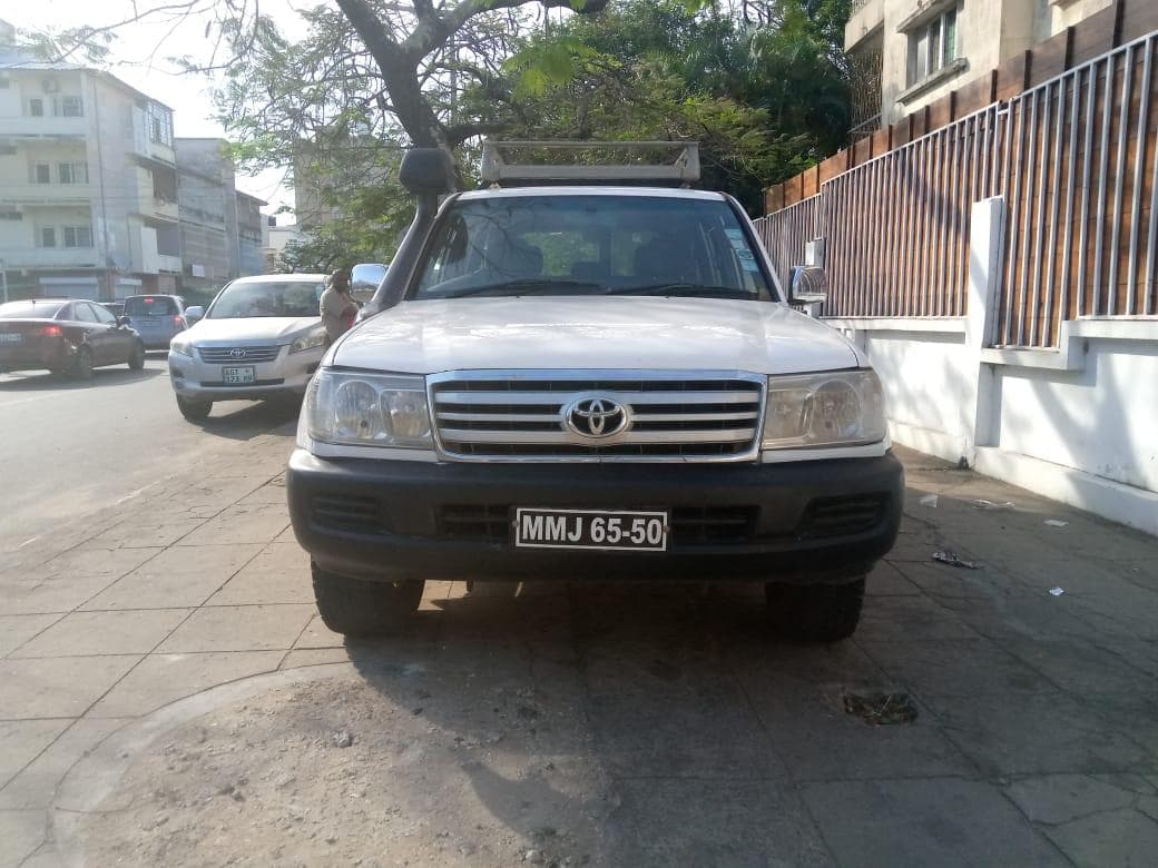 Toyota Land Cruiser GX2 ·