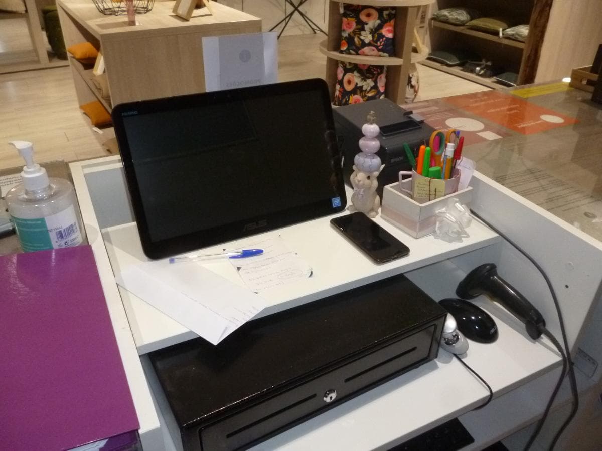 Equipamento de Escritório e de Exposição — imagem 7