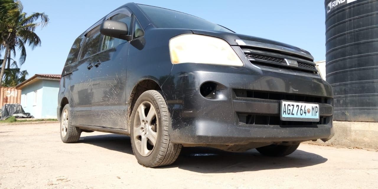 Toyota Noah ·