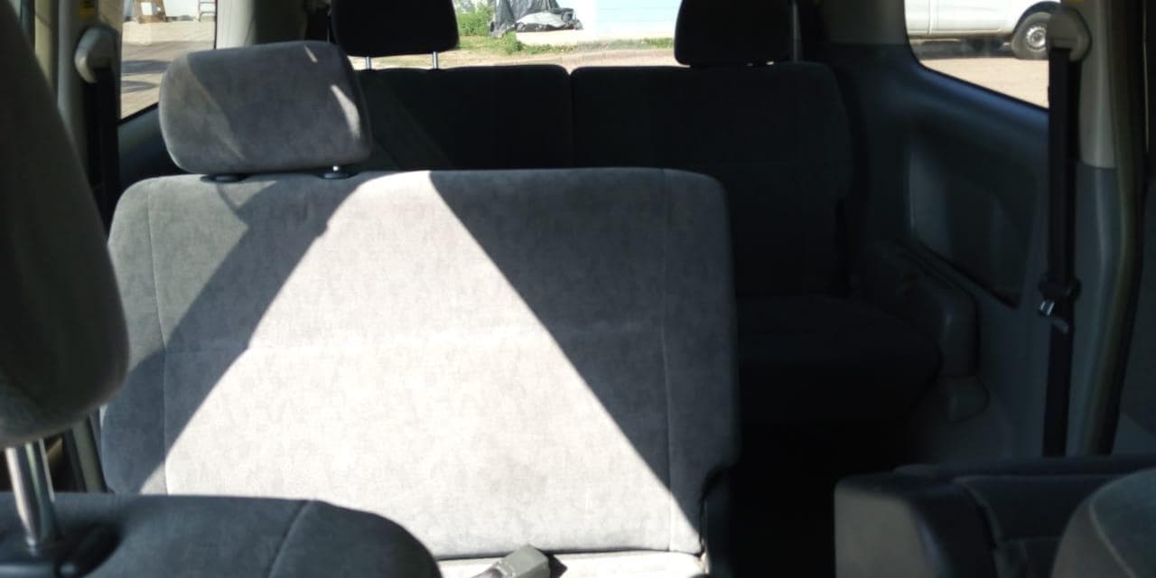 Toyota Noah · — image 4