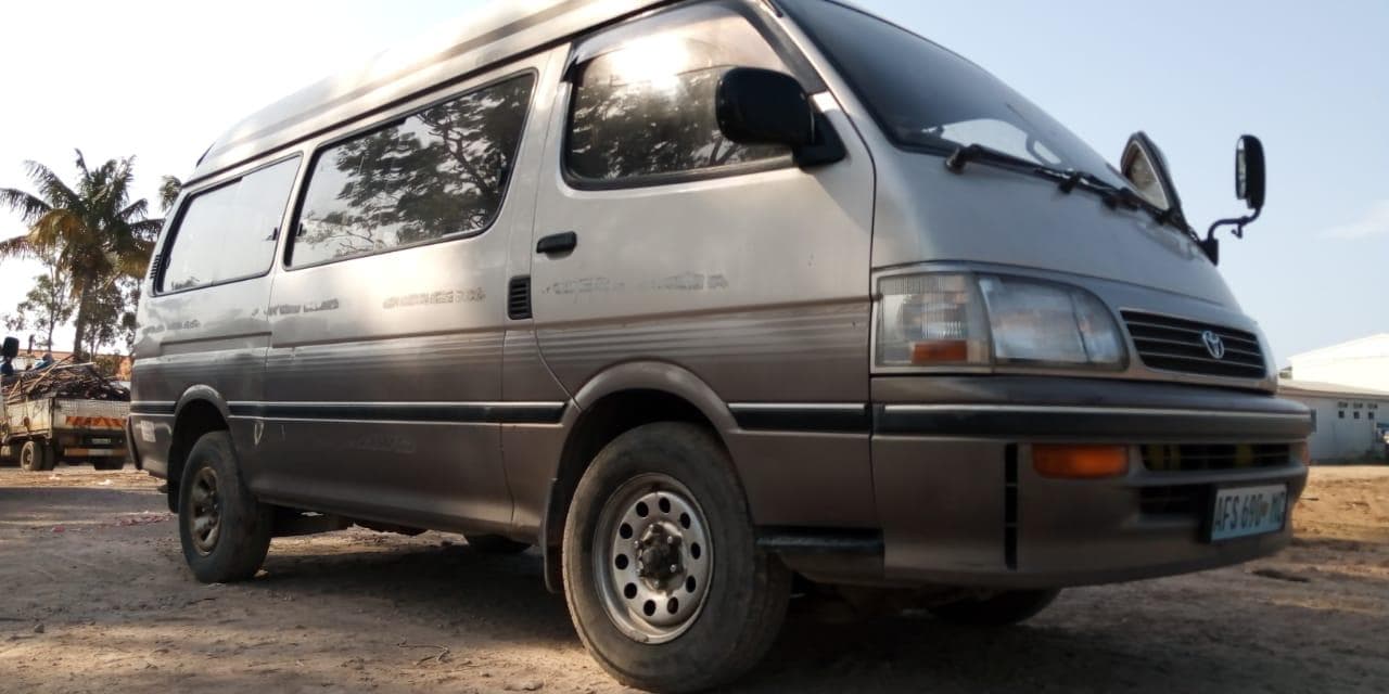 Toyota Hiace ·