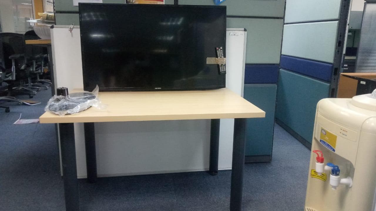 TV Samsung e móveis · — imagem 1