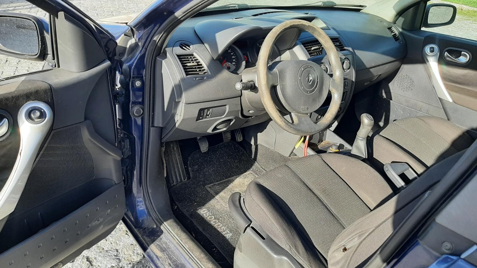 Renault Mégane 1.5 DCI · Ano 2004 — image 22
