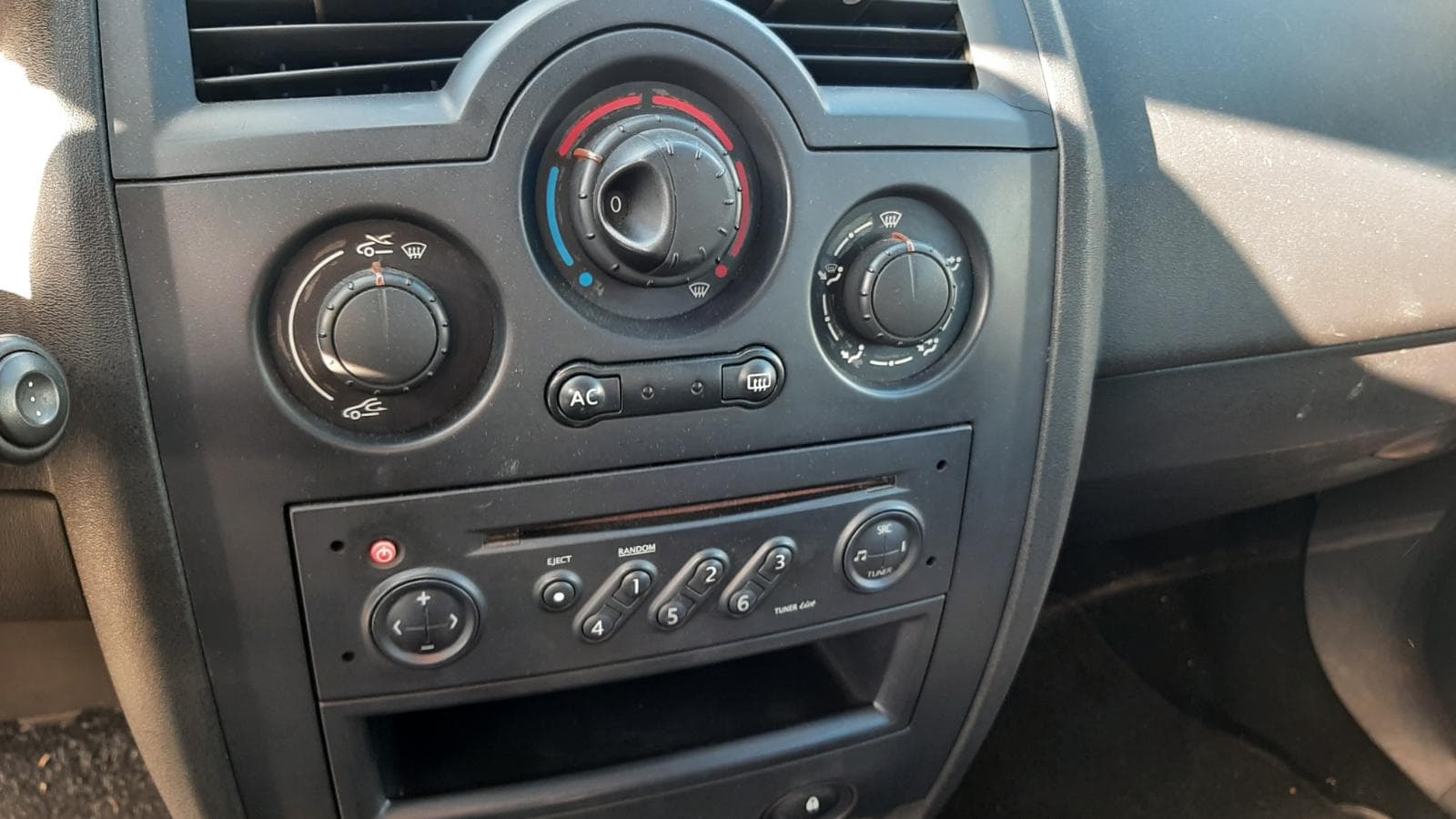 Renault Mégane 1.5 DCI · Ano 2004 — image 26
