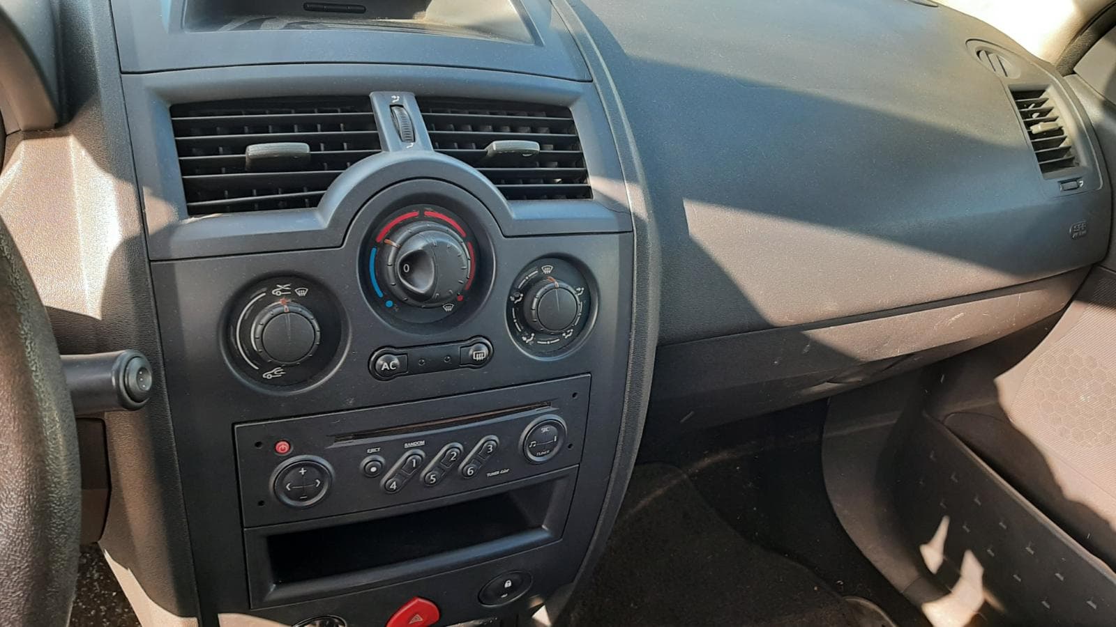 Renault Mégane 1.5 DCI · Ano 2004 — image 29