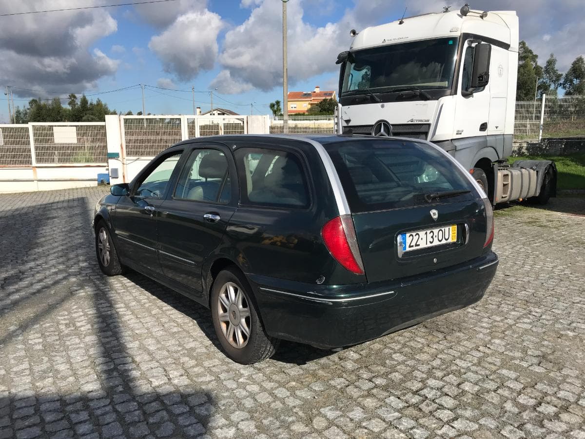 Lancia Lybra 1.9 JTD · Ano 2000 — imagem 4