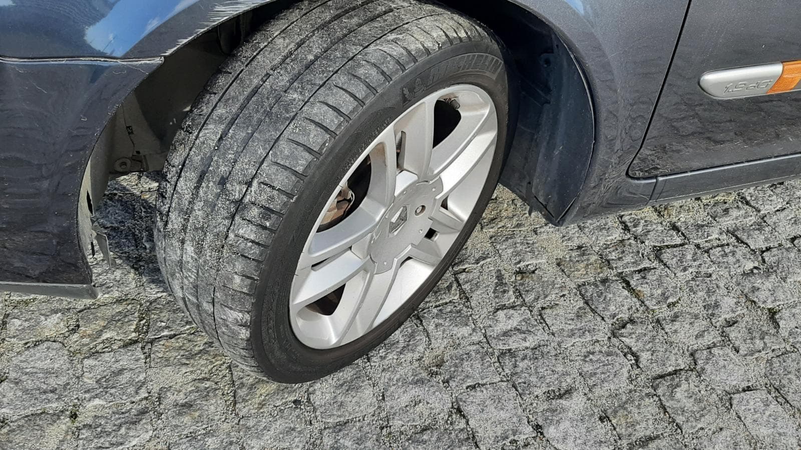 Renault laguna 1.9 DCI · Ano 2004 — imagen 12