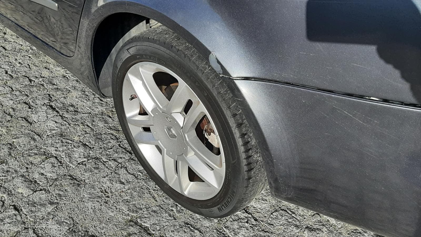 Renault laguna 1.9 DCI · Ano 2004 — imagen 16