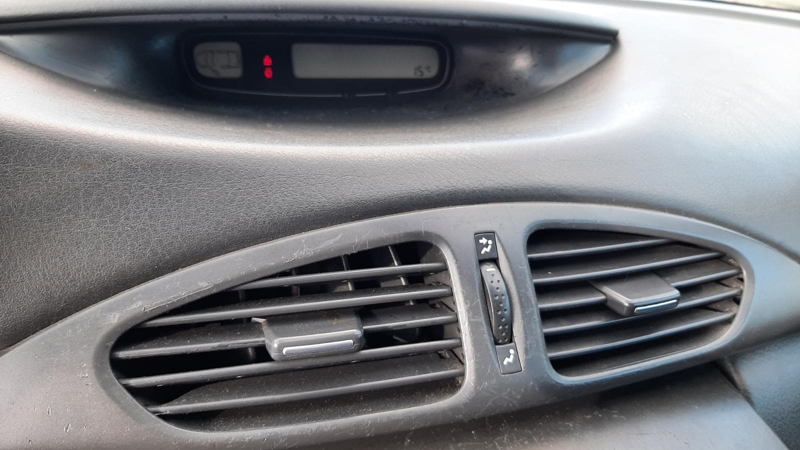 Renault laguna 1.9 DCI · Ano 2004 — imagen 24