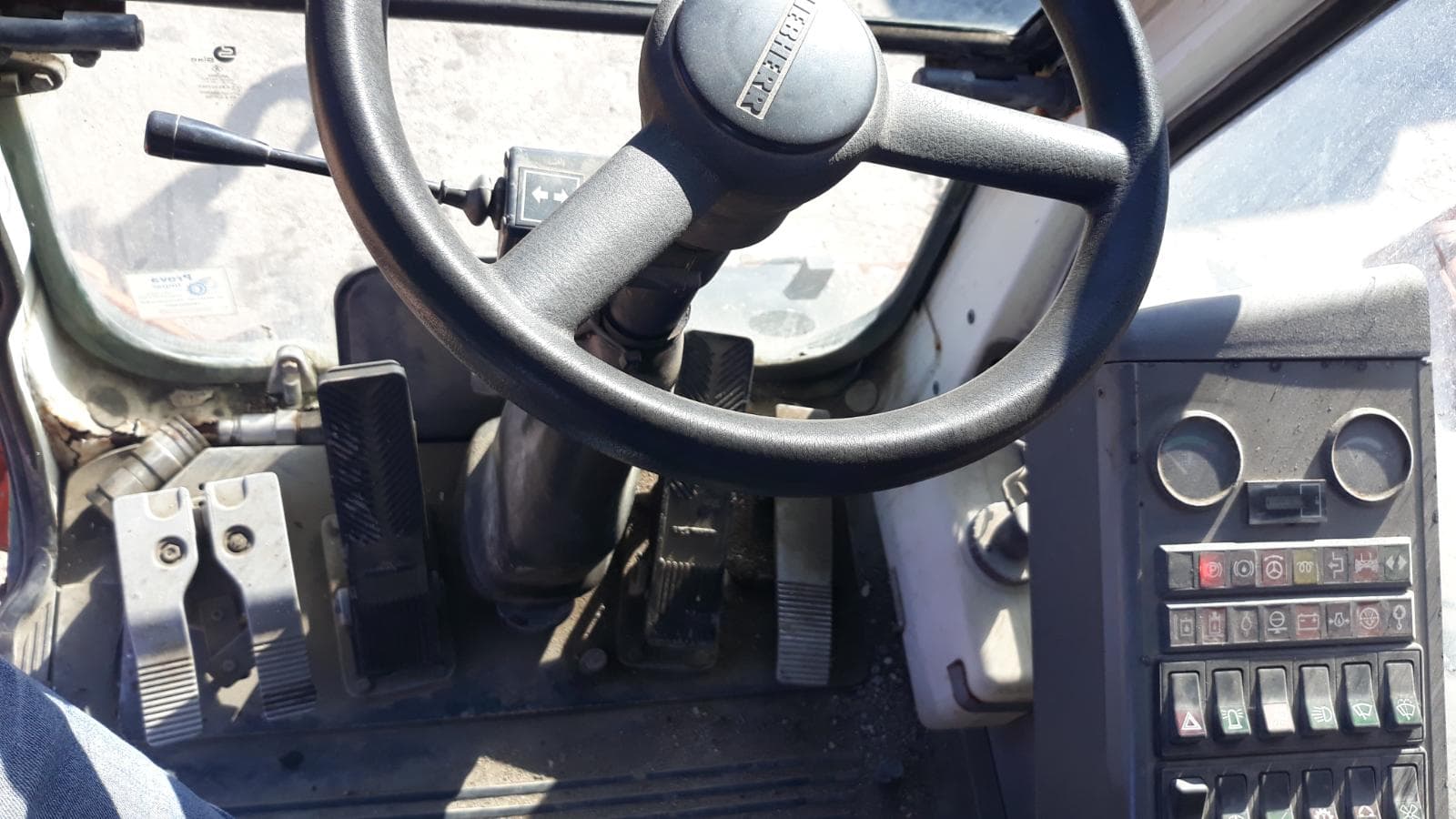 Escavadora LIEBHERR A 904 · Figueira da Foz — imagem 10