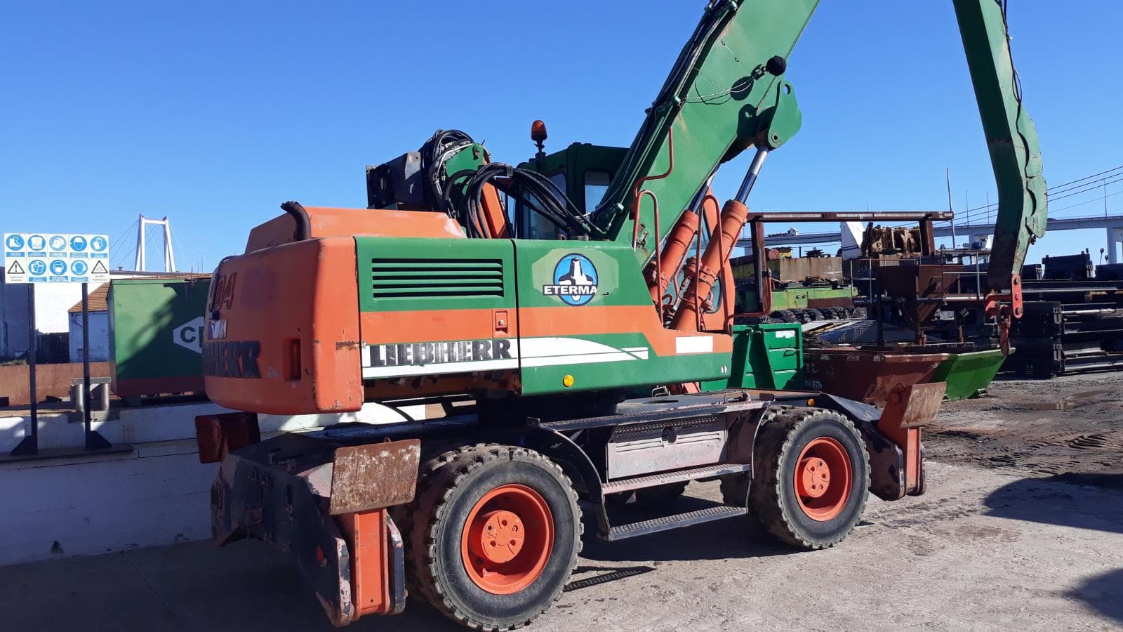 Escavadora LIEBHERR A 904 · Figueira da Foz — imagem 6