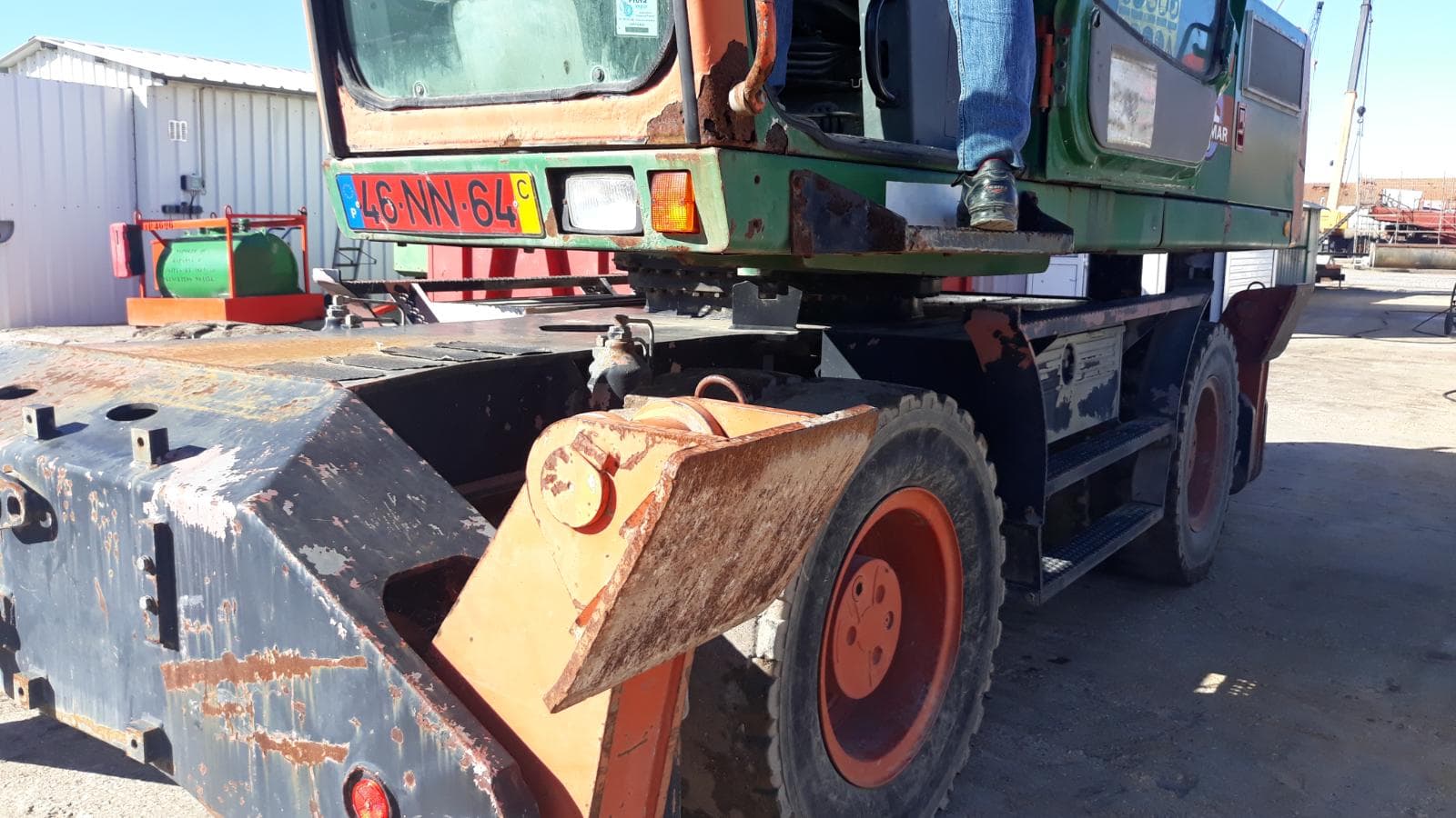 Escavadora LIEBHERR A 904 · Figueira da Foz — imagem 12