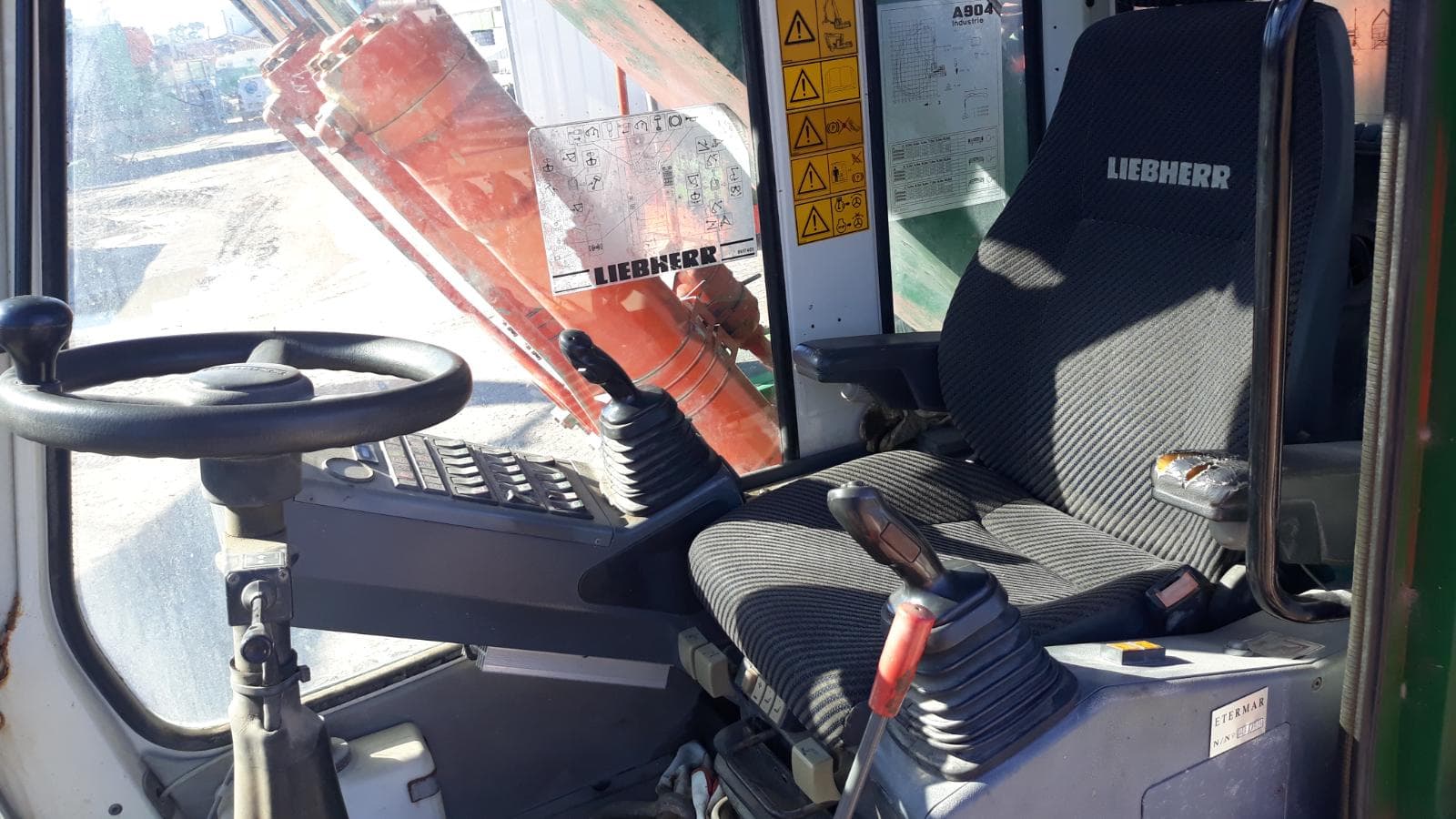 Escavadora LIEBHERR A 904 · Figueira da Foz — imagem 5