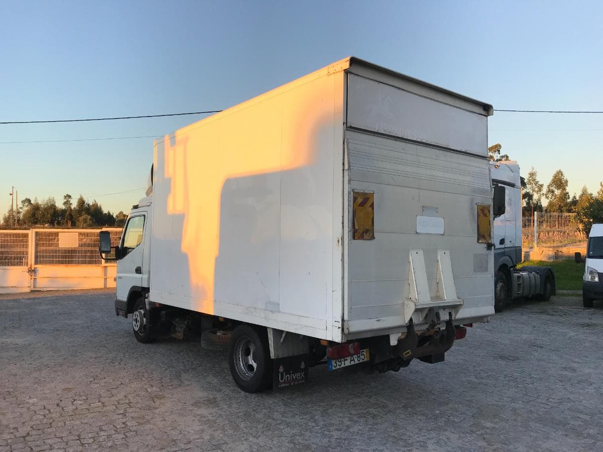 Mitsubishi Canter Fuso 3C13 Com Plataforma Elevatória · Ano de 2007 — imagen 4
