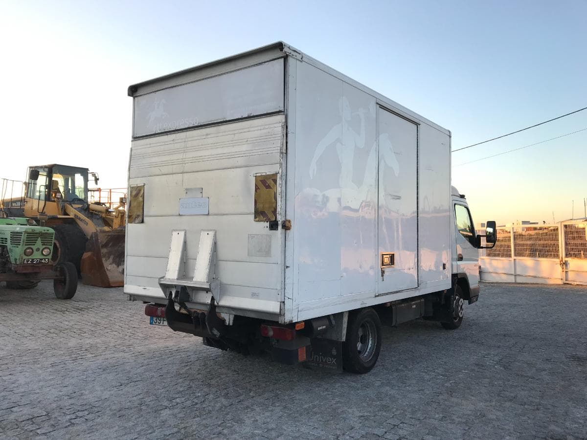 Mitsubishi Canter Fuso 3C13 Com Plataforma Elevatória · Ano de 2007 — imagen 8