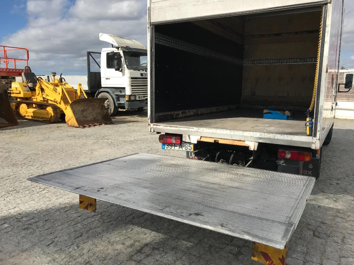 Mitsubishi Canter Fuso 3C13 Com Plataforma Elevatória · Ano de 2007 — imagen 9