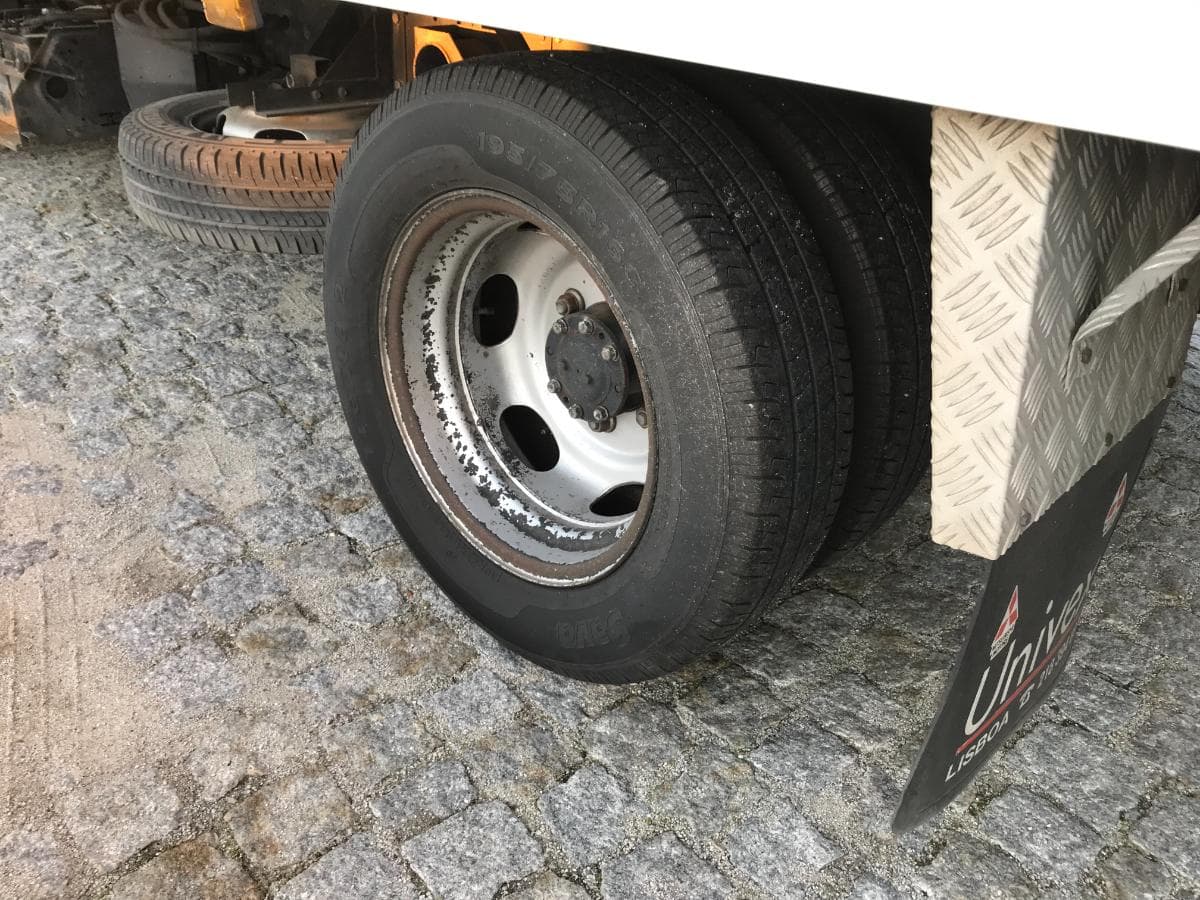 Mitsubishi Canter Fuso 3C13 Com Plataforma Elevatória · Ano de 2007 — imagen 17