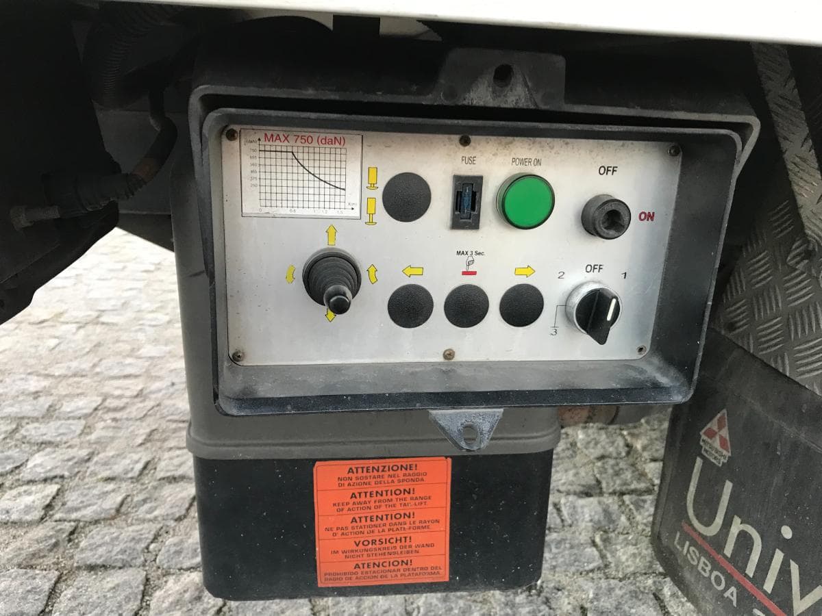 Mitsubishi Canter Fuso 3C13 Com Plataforma Elevatória · Ano de 2007 — imagen 12