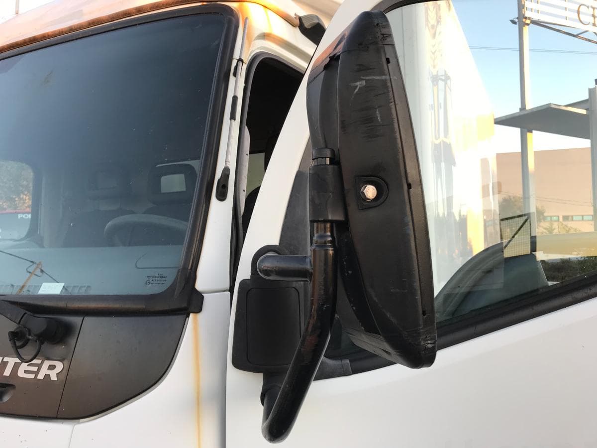 Mitsubishi Canter Fuso 3C13 Com Plataforma Elevatória · Ano de 2007 — imagen 11
