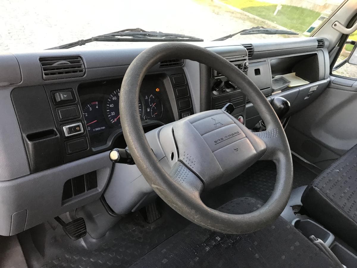 Mitsubishi Canter Fuso 3C13 Com Plataforma Elevatória · Ano de 2007 — imagen 27